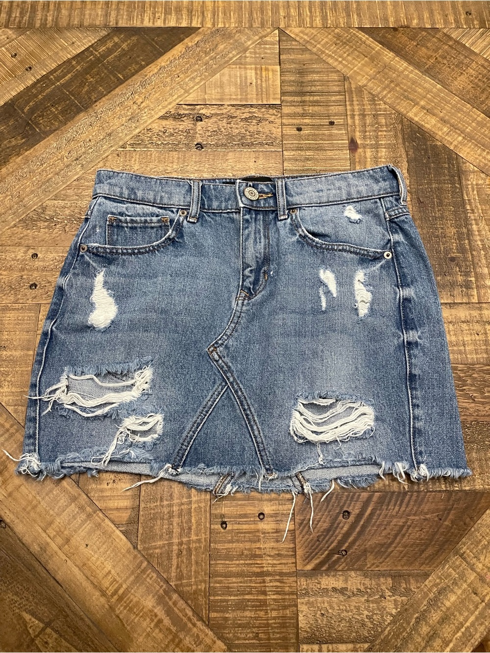 Express Jeans Distressed Denim Mini Skirt - Medium Wash Frayed Cut-Off